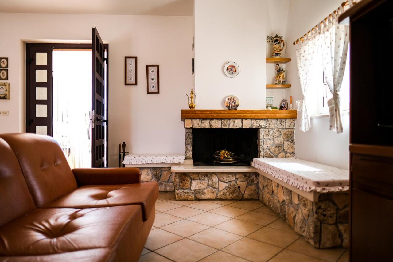 Trullo Elvira & Luigi Monopoli Exterior foto